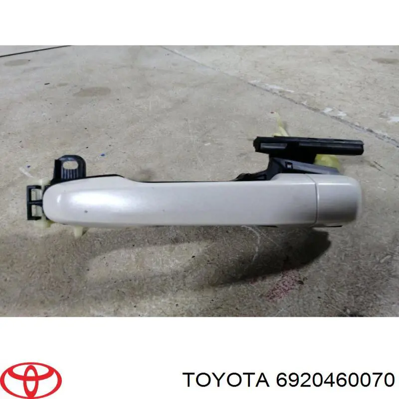 6920460070 Toyota Pałąk zewnętrznej klamki drzwi tylnych lewych