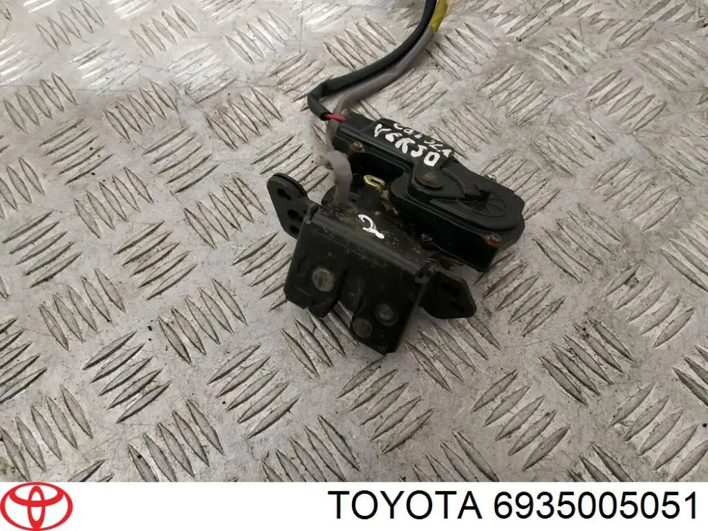 Zamek klapy bagażnika (3/5 drzwi tylnych) Toyota 6935005050 cena, od 54,48 USD