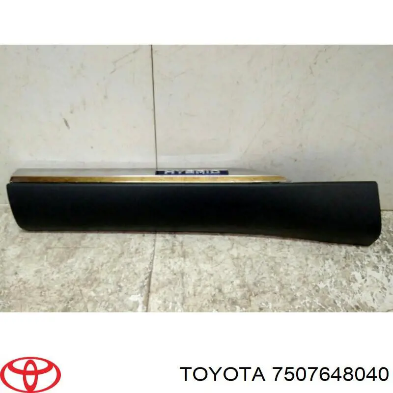 Do koszyka 7507648040 Toyota Nakładka na drzwi tylne lewe