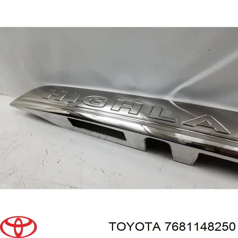 Do koszyka 7681148250 Toyota Nakładka bagażnika (3/5 drzwi tylnych)