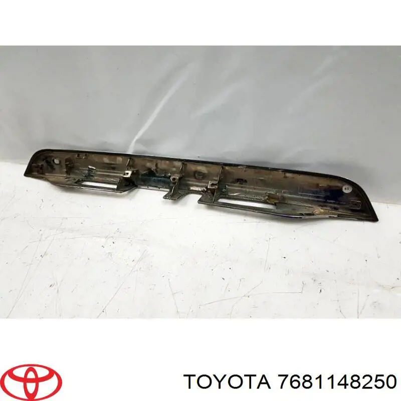 Nakładka bagażnika (3/5 drzwi tylnych) 7681148250 Toyota
