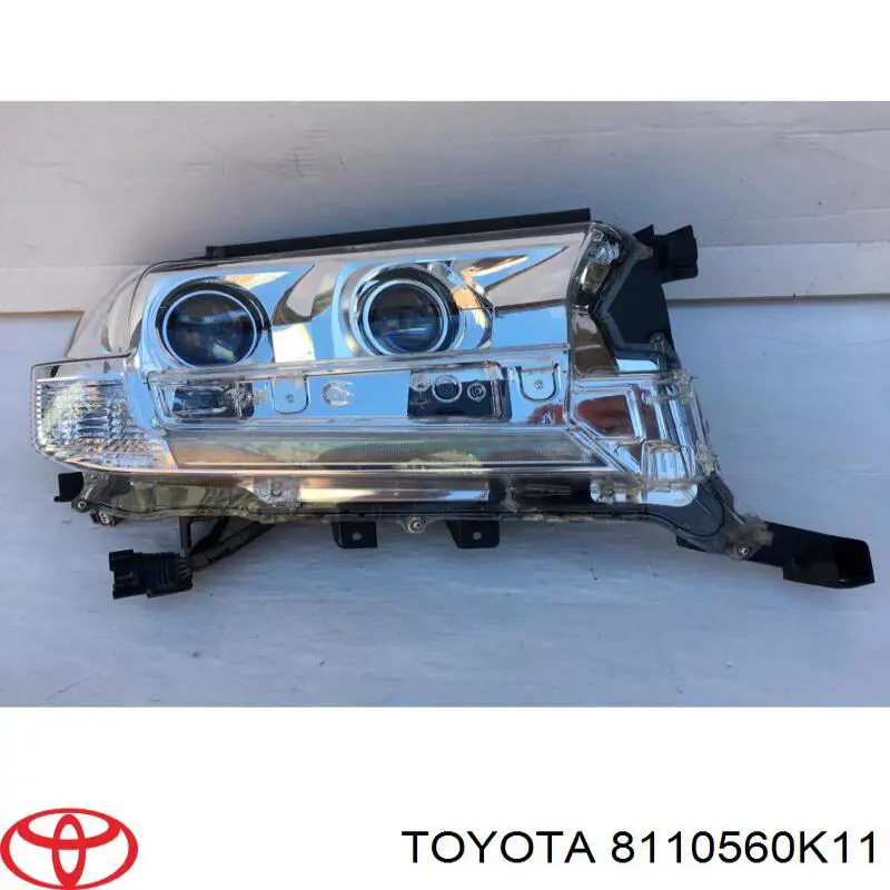 8110560K11 Toyota Reflektor prawy