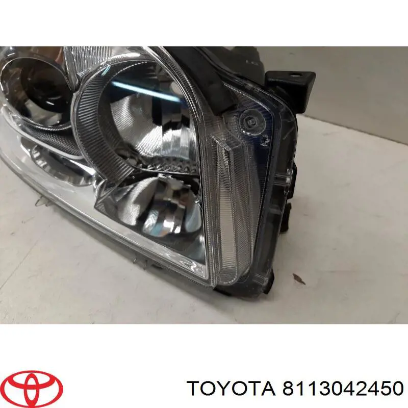 8113042450 Toyota Reflektor prawy