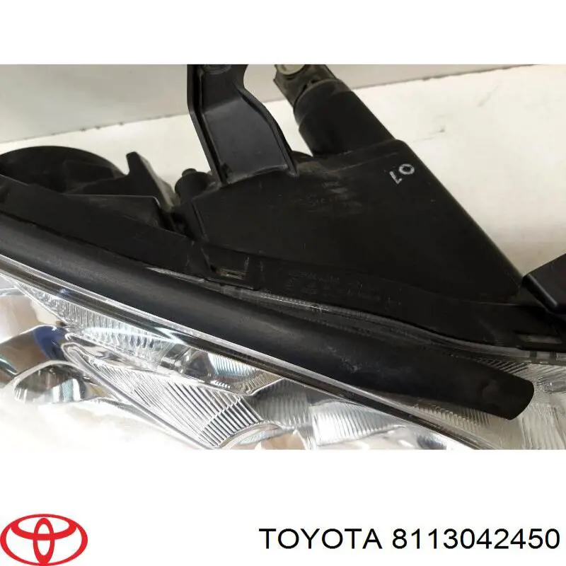 8113042450 Toyota Reflektor prawy