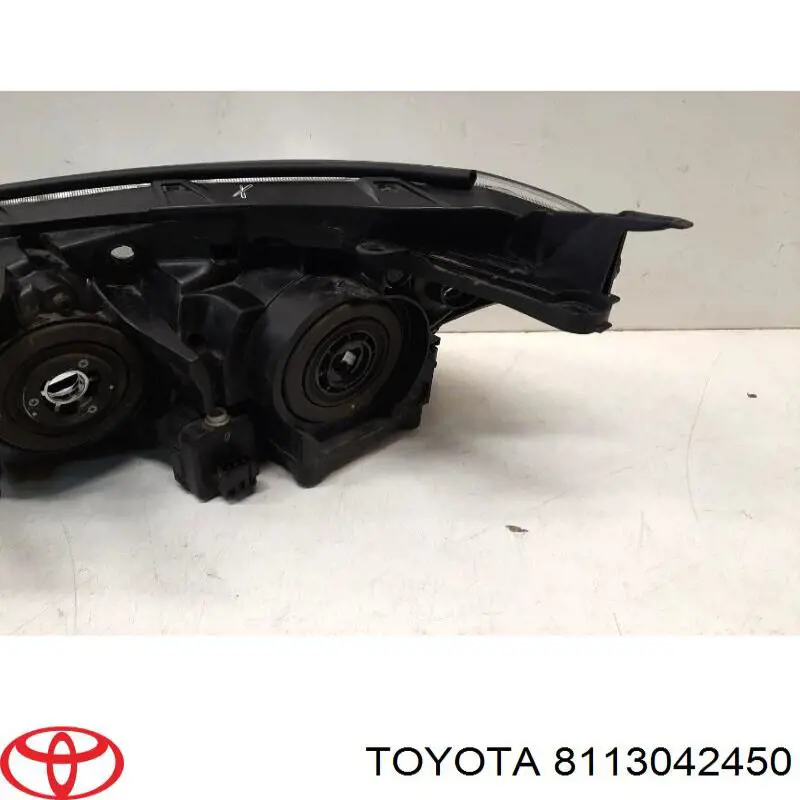 Do koszyka 8113042450 Toyota Reflektor prawy