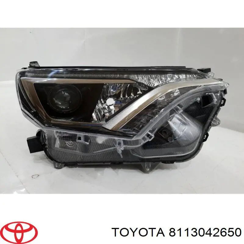 Reflektor prawy 8113042650 Toyota