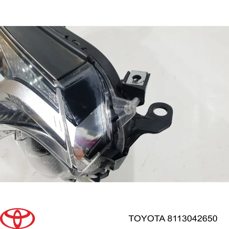Reflektor prawy Toyota 8113042650
