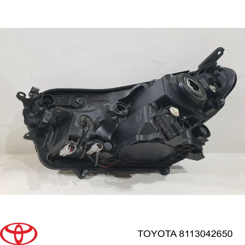 Do koszyka 8113042650 Toyota Reflektor prawy