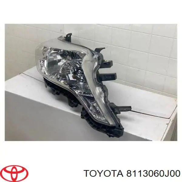 8113060J00 Toyota Reflektor prawy