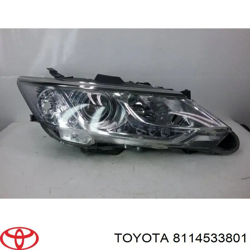 Reflektor prawy 8114533801 Toyota