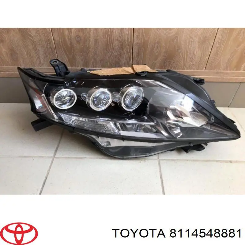 8114548881 Toyota Reflektor prawy