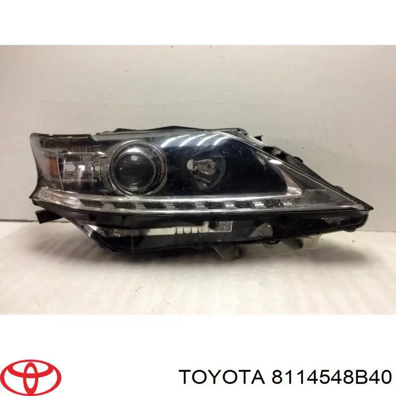 Reflektor prawy Toyota 8114548B40 cena, od 357,24 USD