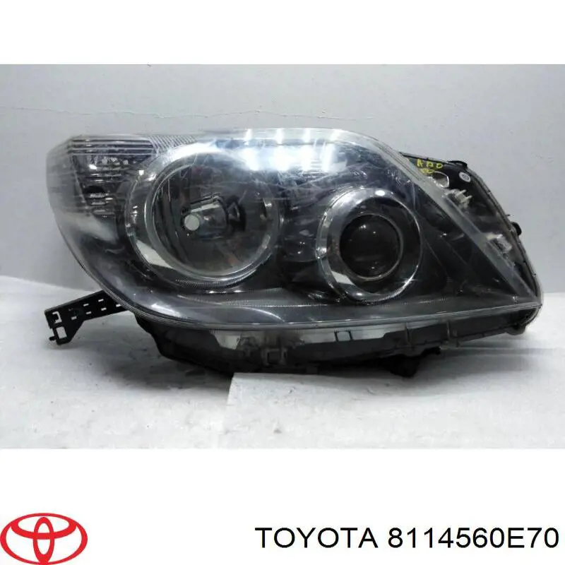 Reflektor prawy Toyota 8114560E70 cena, od 2162,27 USD