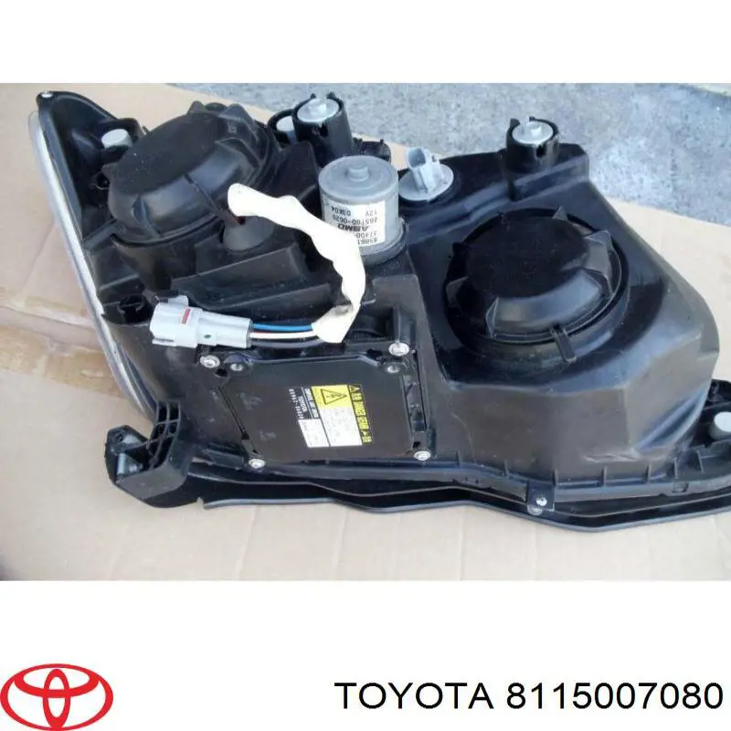 Reflektor lewy 8115007080 Toyota