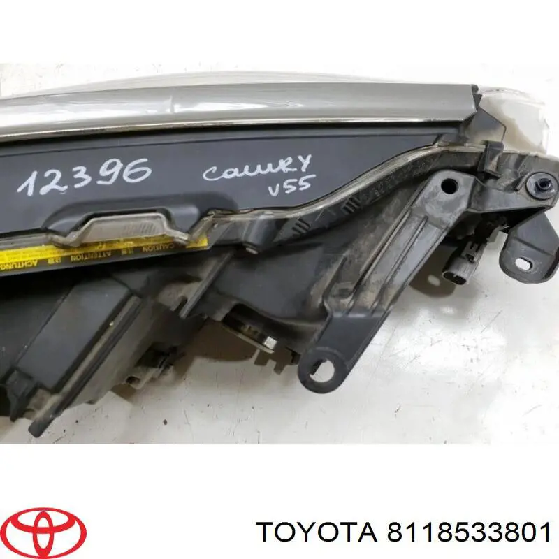 Do koszyka 8118533801 Toyota Reflektor lewy