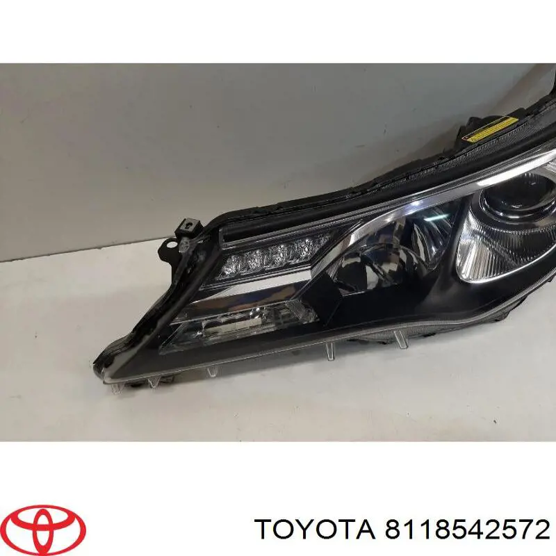 Reflektor lewy Toyota 8118542572 cena, od 385,28 USD