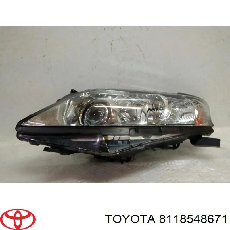 Do koszyka 8118548671 Toyota Reflektor lewy