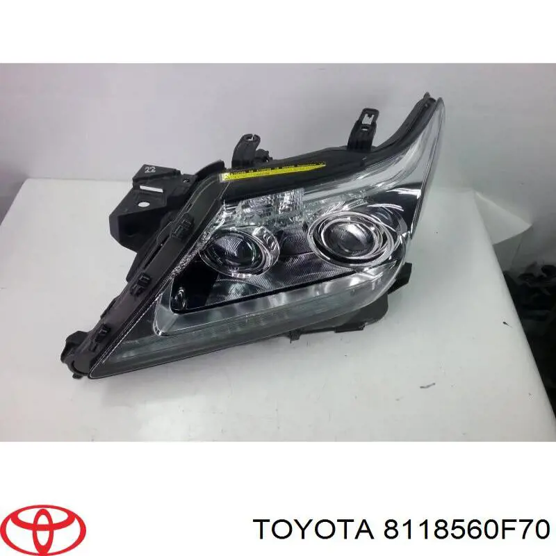 8118560F70 Toyota Reflektor lewy