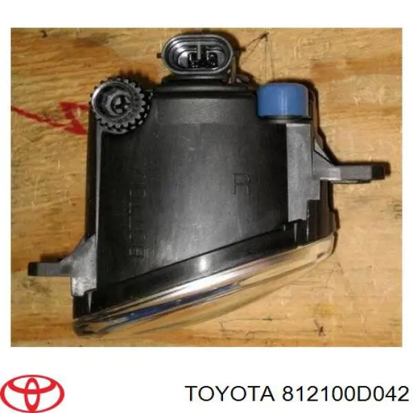 812100D042 Toyota Lampa przeciwmgielna prawa