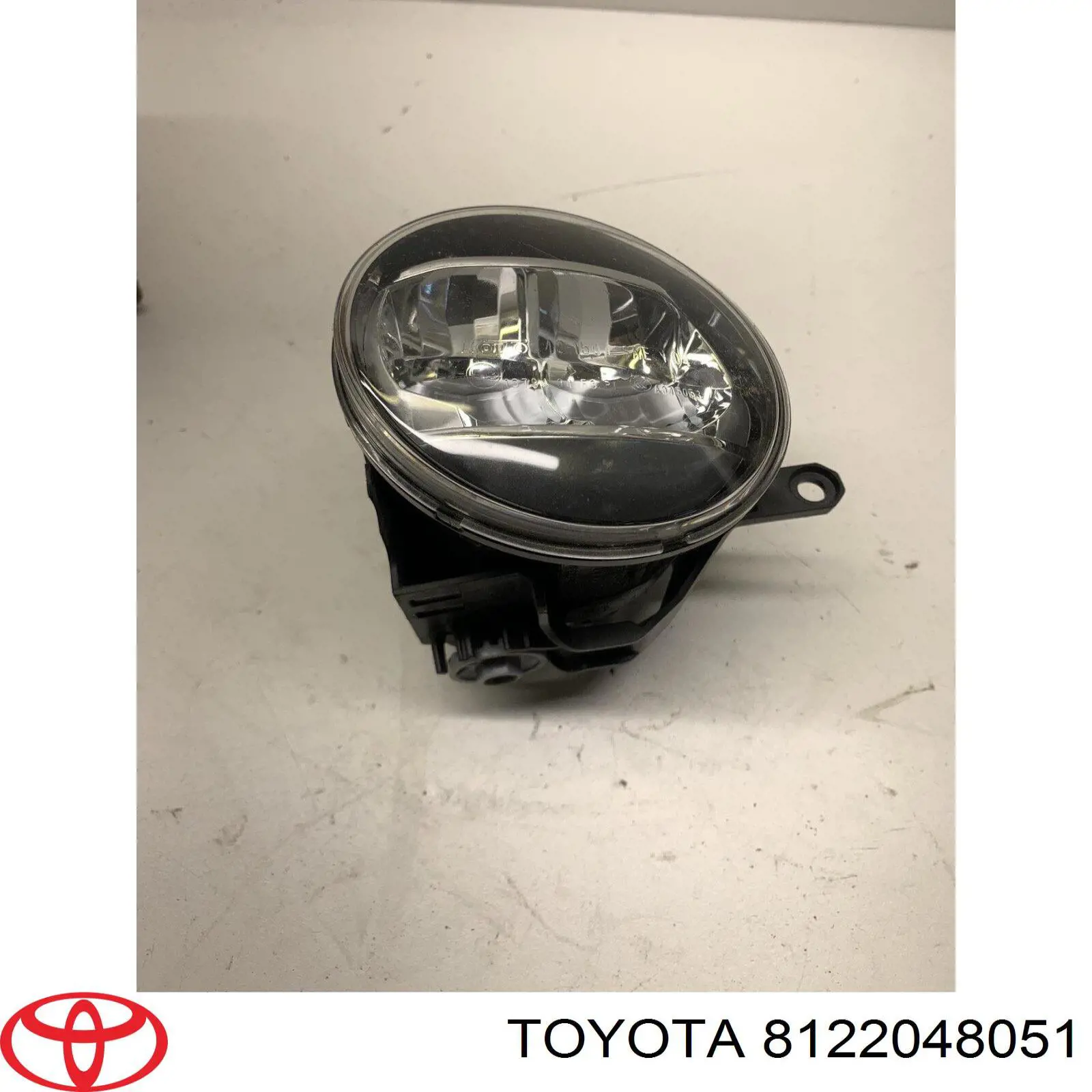 Do koszyka 8122048051 Toyota Lampa przeciwmgielna lewa
