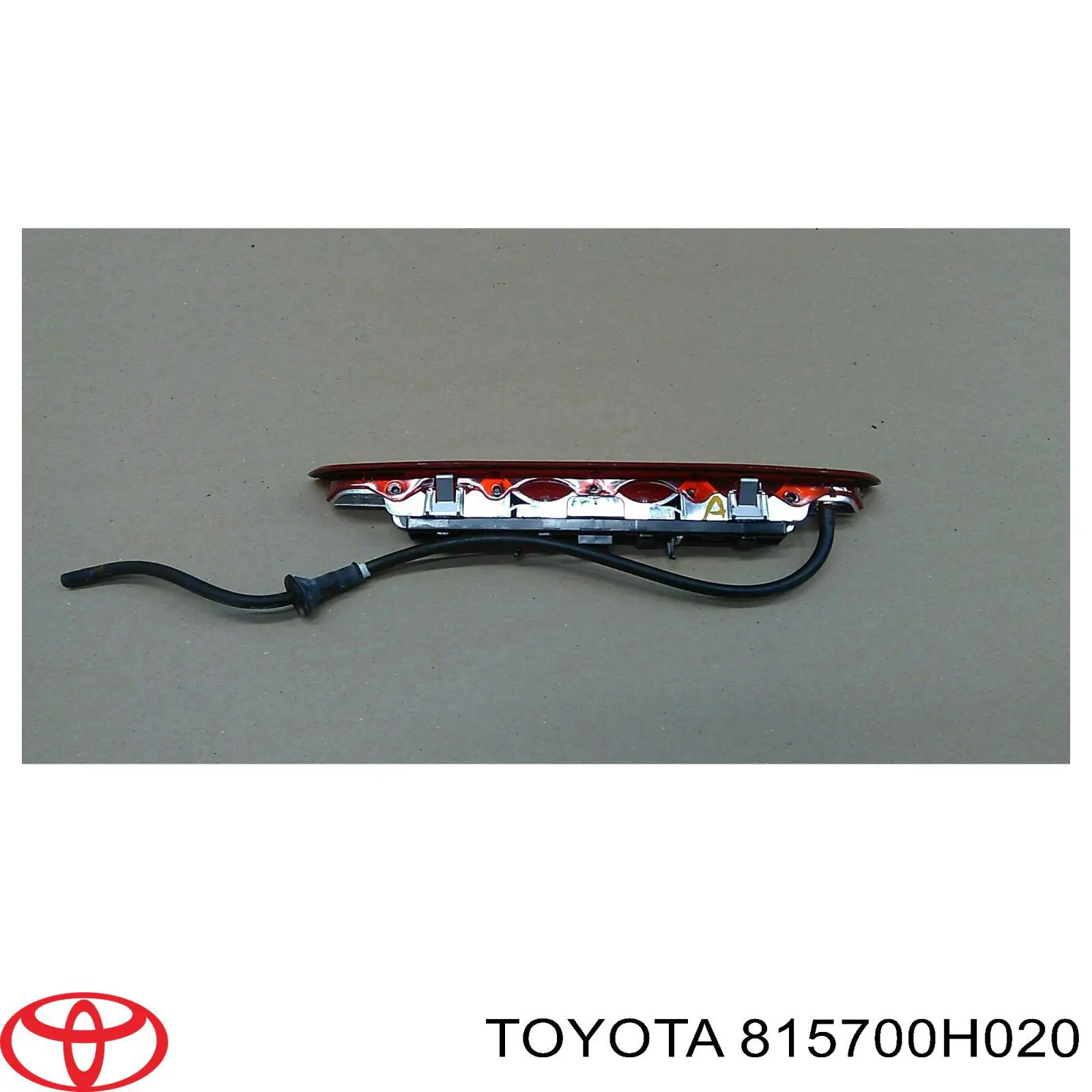 Lampa stop tylna dodatkowa Toyota 815700H020 cena, od 74,24 USD