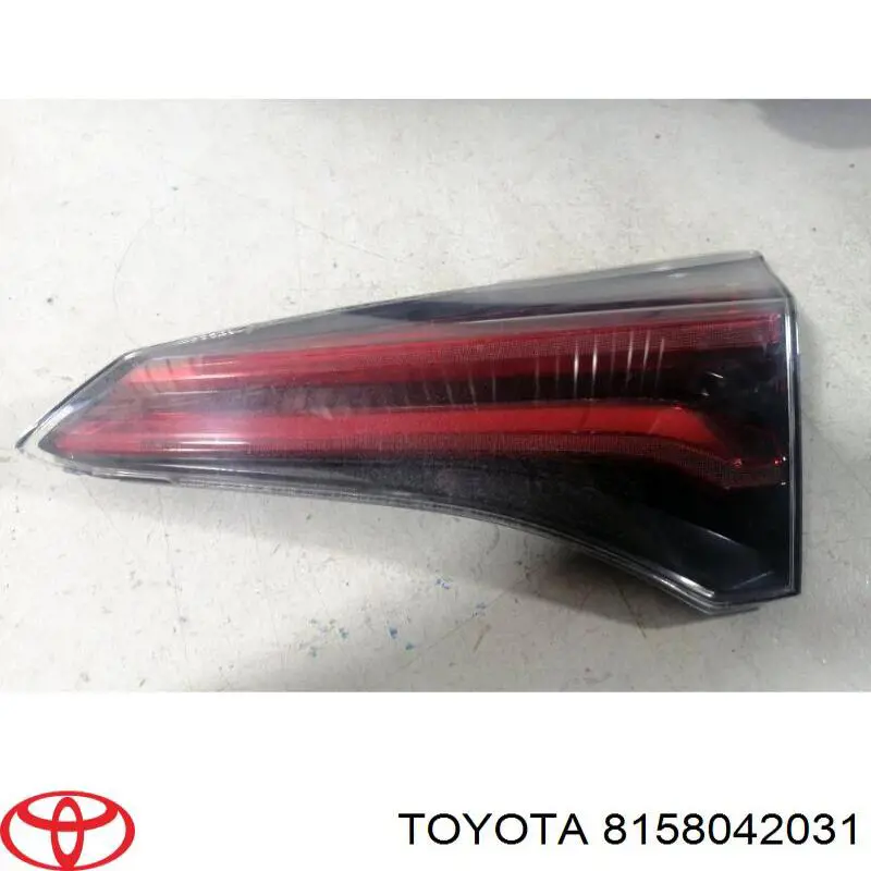 8158042031 Toyota Lampa zespolona tylna prawa wewnętrzna