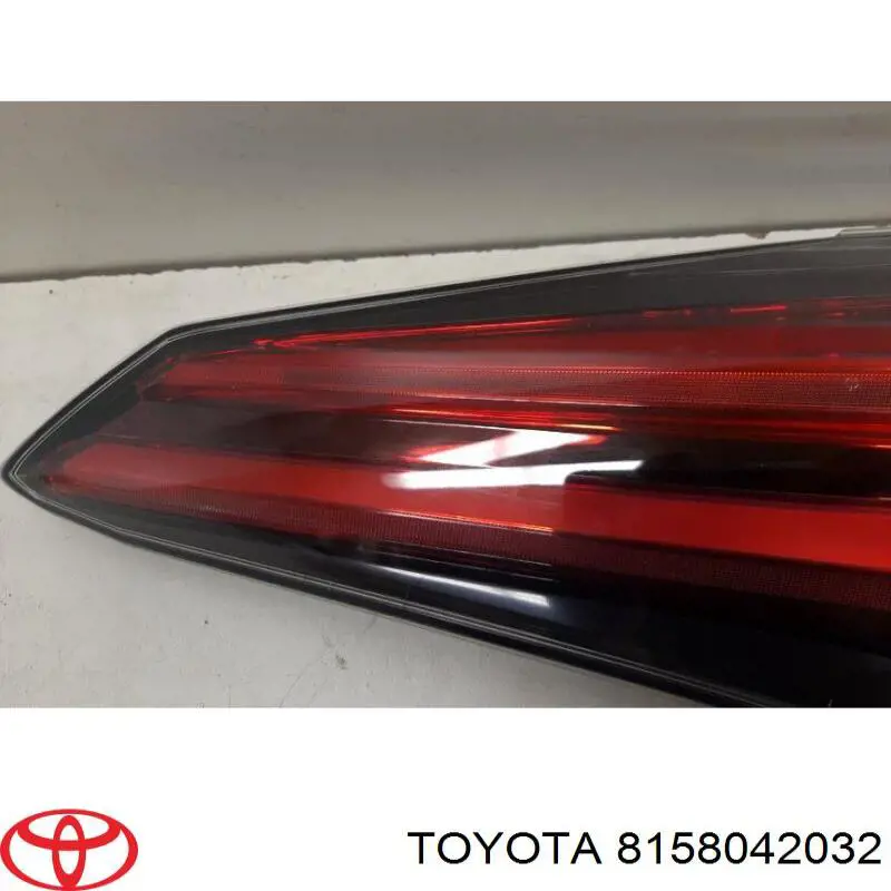 Do koszyka 8158042032 Toyota Lampa zespolona tylna prawa wewnętrzna