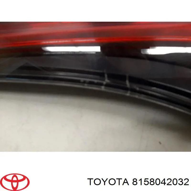 Lampa zespolona tylna prawa wewnętrzna 8158042032 Toyota