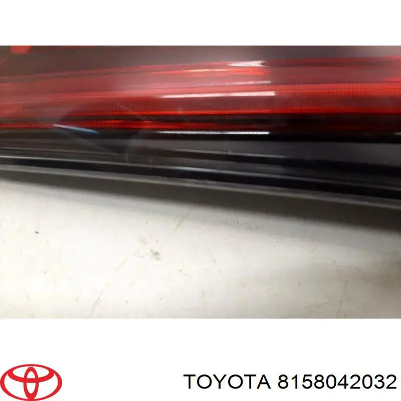 8158042032 Toyota Lampa zespolona tylna prawa wewnętrzna