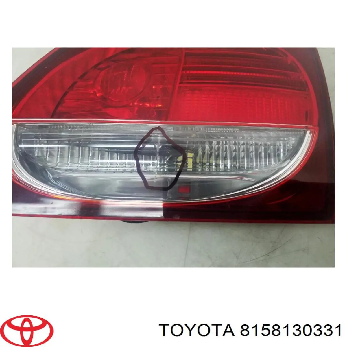 8158130331 Toyota lampa zespolona tylna prawa wewnętrzna