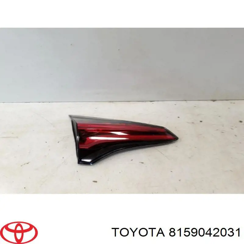 8159042031 Toyota lampa zespolona tylna lewa wewnętrzna