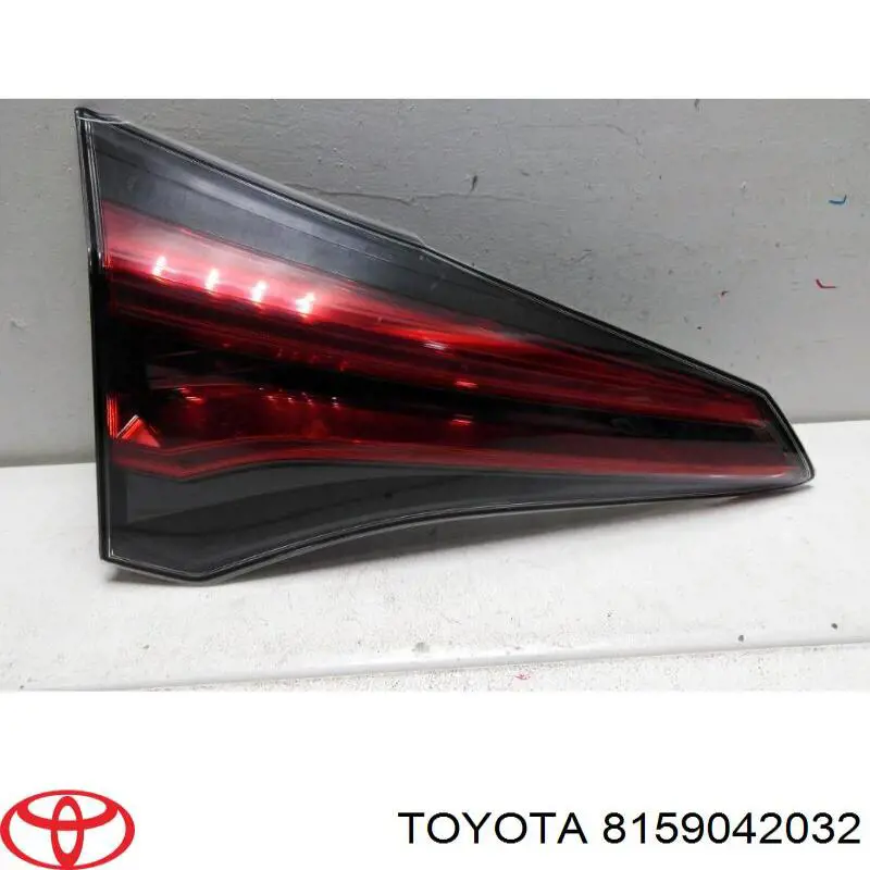 8159042032 Toyota Lampa zespolona tylna lewa wewnętrzna