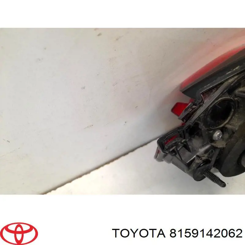 8159142062 Toyota lampa zespolona tylna lewa wewnętrzna