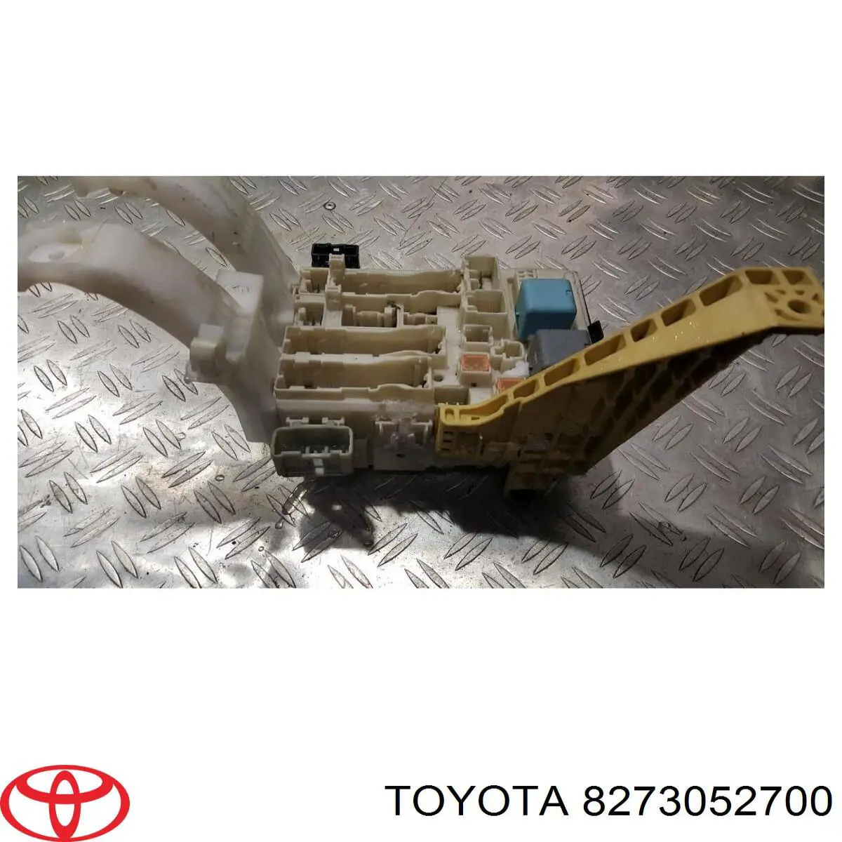 Do koszyka 8273052700 Toyota 