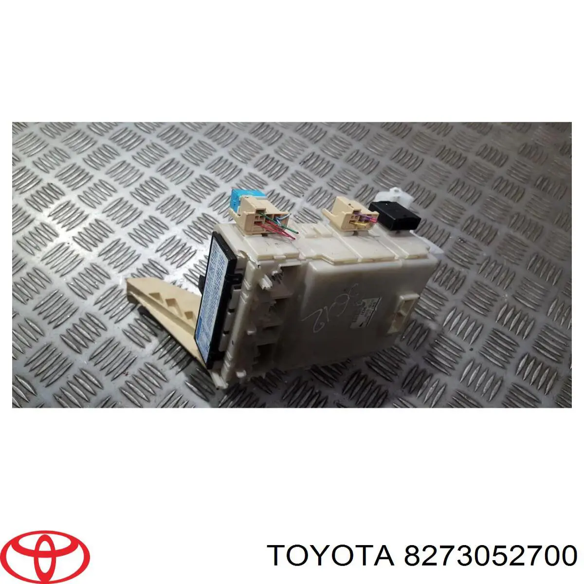 Do koszyka 8273052700 Toyota 
