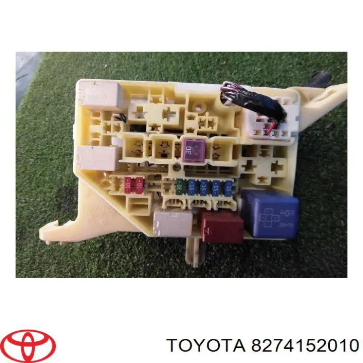 Skrzynka bezpieczników Toyota 8274152010 cena, od 45,97 USD