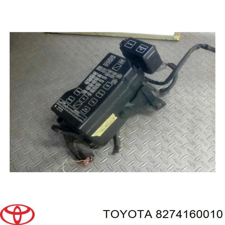 Skrzynka bezpieczników do Toyota Land Cruiser 90 J9