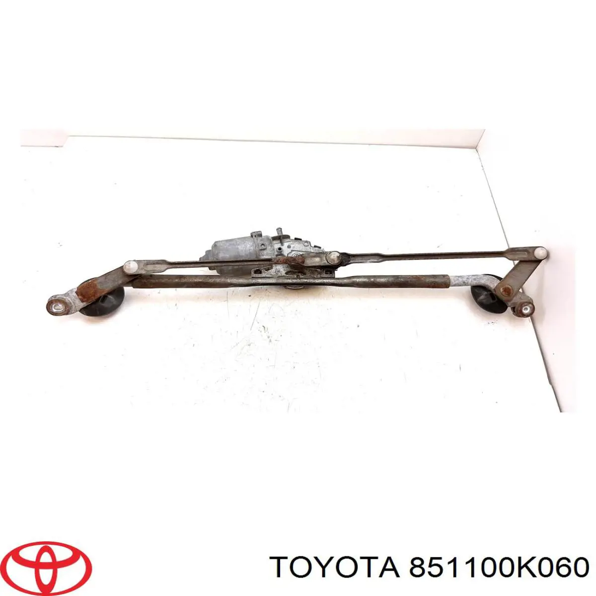 Do koszyka Silniczek wycieraczki szyby przedniej Toyota Hilux  KUN25