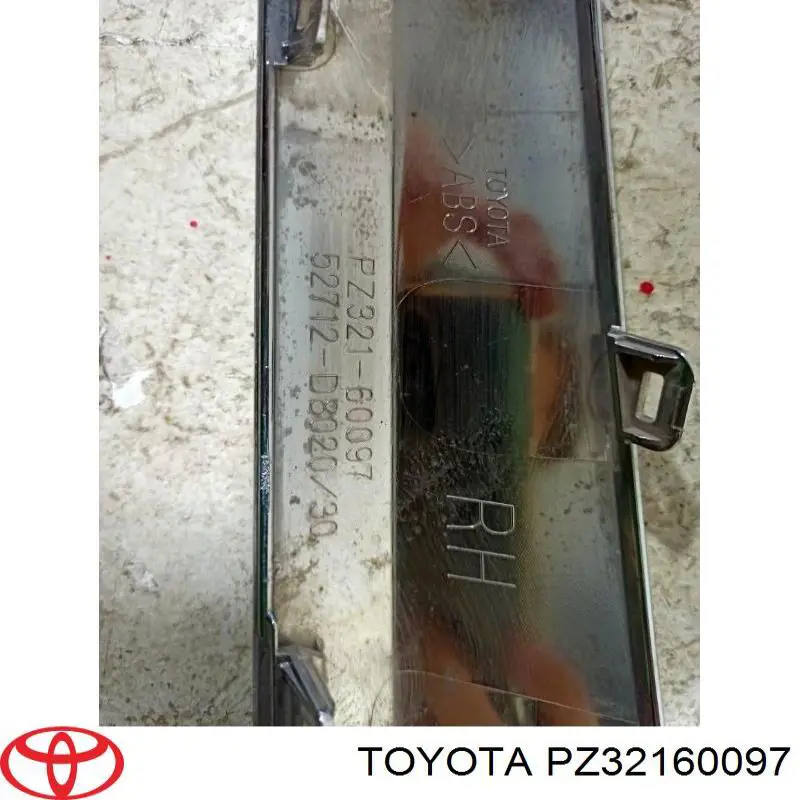 Listwa ochronna zderzaka przedniego prawa Toyota PZ32160097