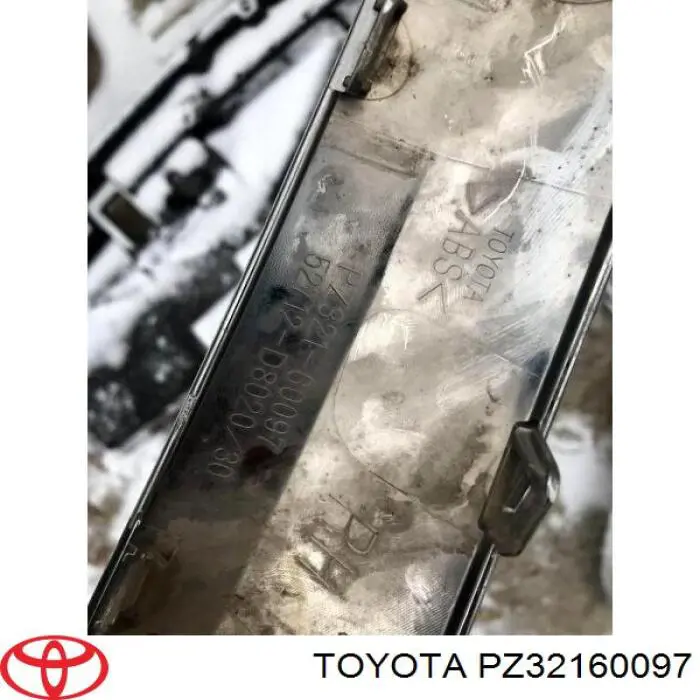 Listwa ochronna zderzaka przedniego prawa PZ32160097 Toyota