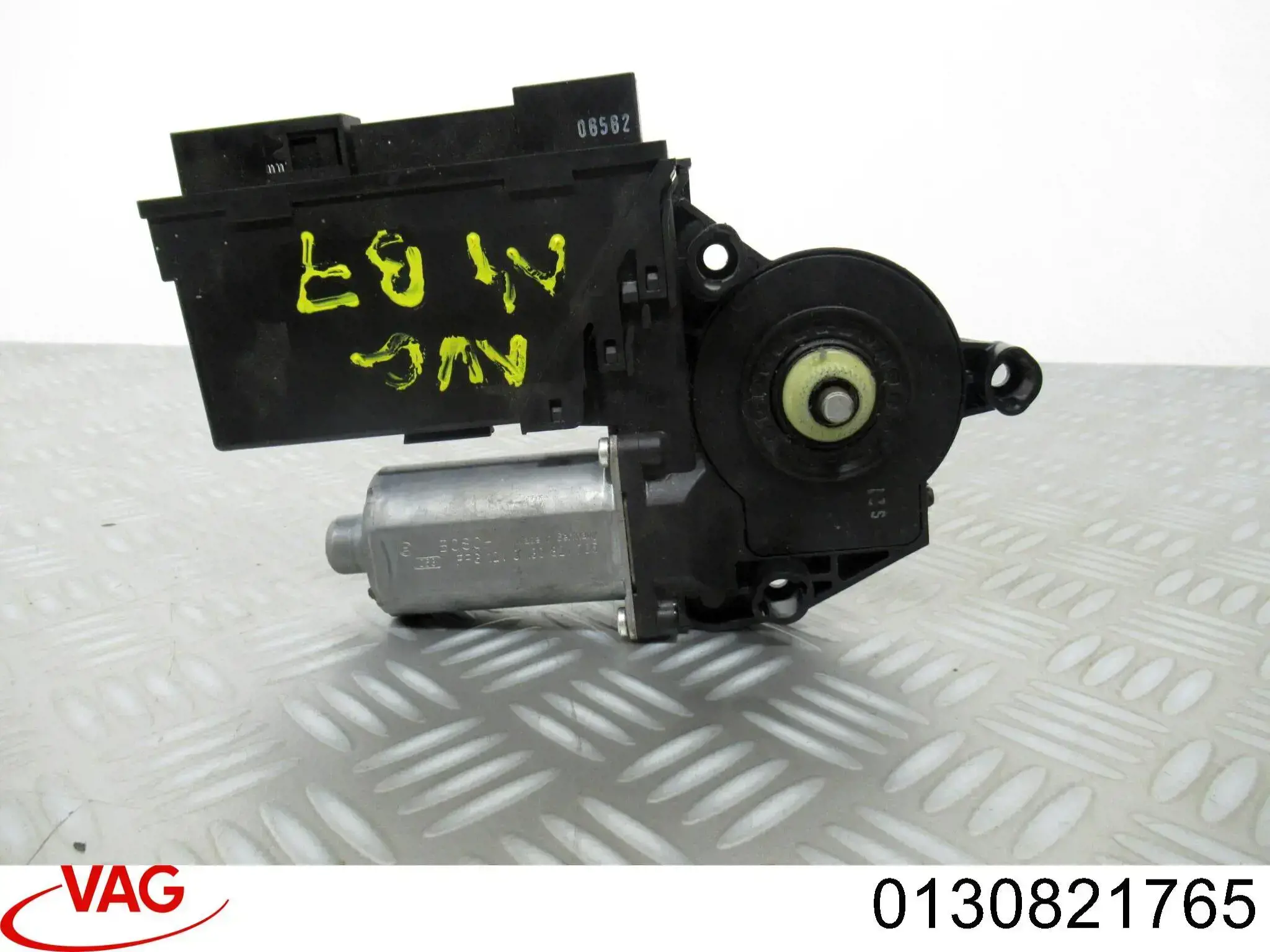 Silniczek podnośnika szyby drzwi przednich lewych VAG 0130821765 cena, od 61,29 USD