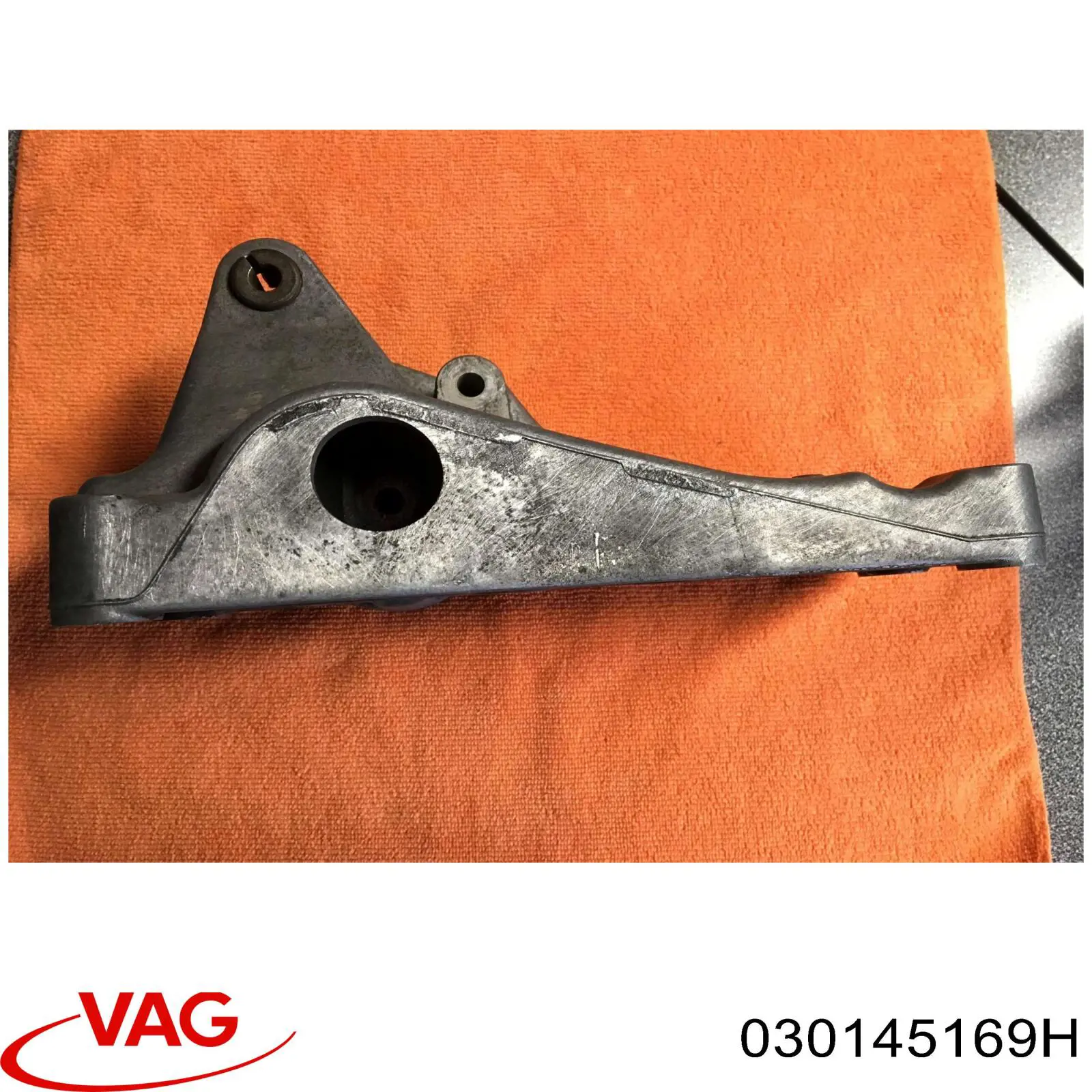 Wspornik alternatora Seat Leon I