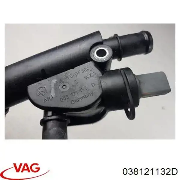 Kołnierz układu chłodzenia (trójnik) 038121132D VAG