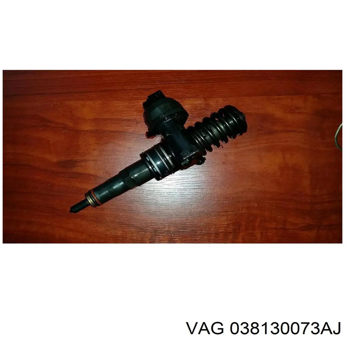 Wtryskiwacz paliwa 038130073AJ VAG