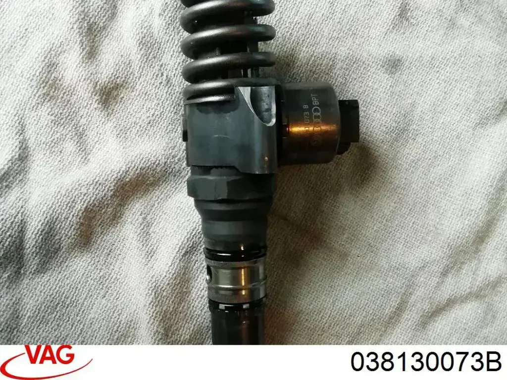 Do koszyka 038130073B VAG Wtryskiwacz paliwa