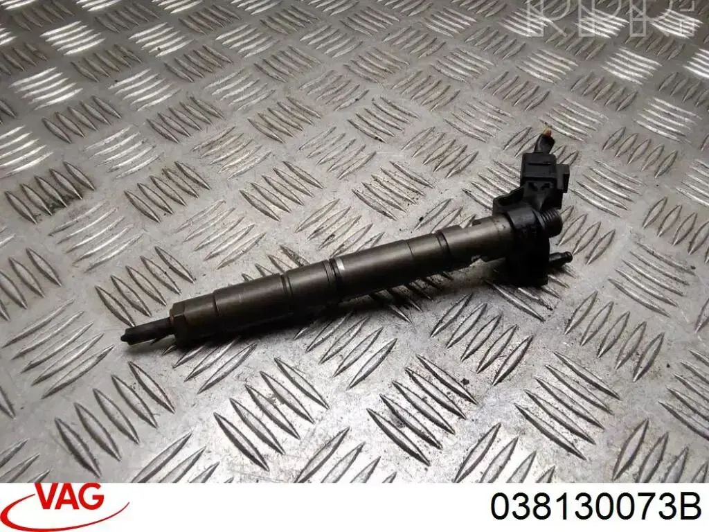 Wtryskiwacz paliwa 038130073B VAG