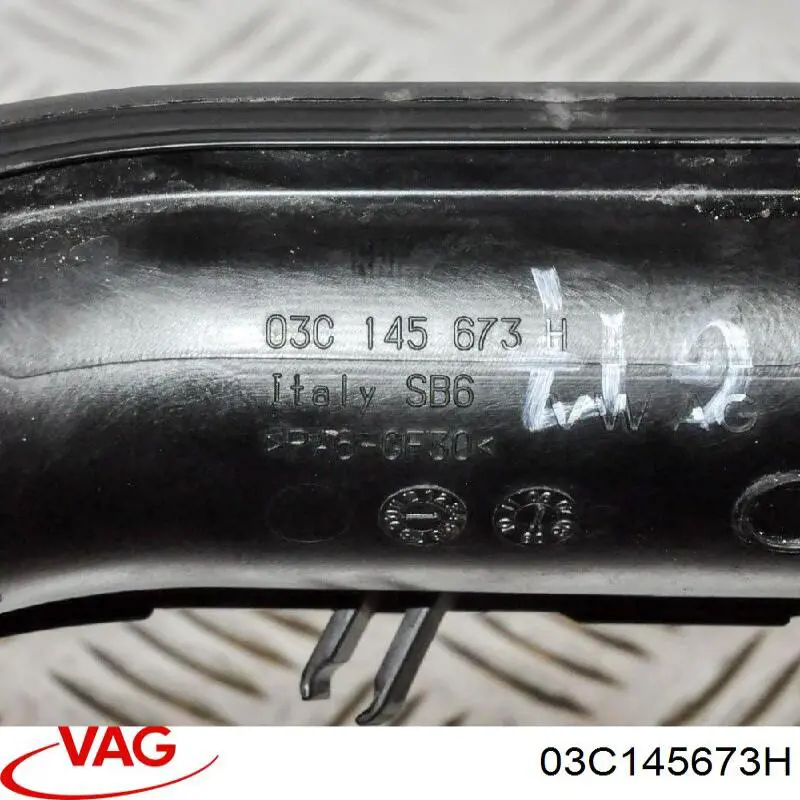 Króciec powietrza, wlot do turbiny (doładowanie) VAG 03C145673H cena, od 56,28 USD