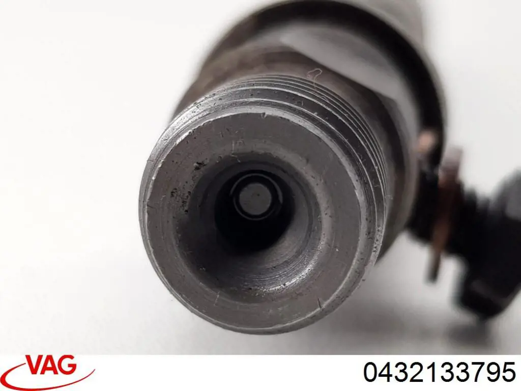 0432133795 VAG Wtryskiwacz paliwa