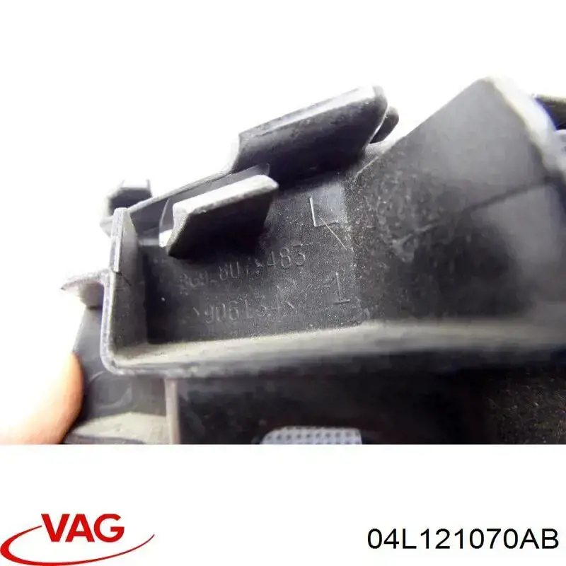 Przewód (króciec) układu chłodzenia 04L121070AB VAG