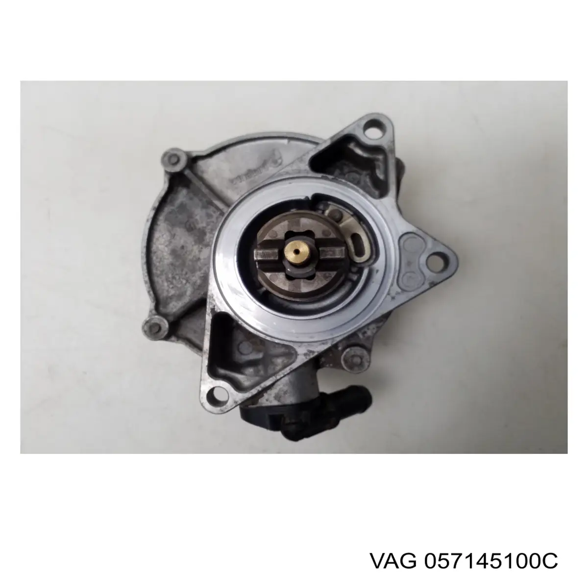 Do koszyka 057145100C VAG Pompa podciśnienia